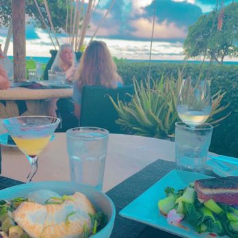 Oasis on the Beach - Market seared catch of the day (ahi tuna), vegetarian curry with Market grilled catch of the day (kajiki marlin) - Hawaiian Near Me - Kapaa, Hawaii