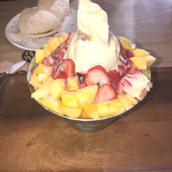 Cocohodo Carrollton - Mango berry coco fruit bingsoo $12. AMAZING. Strawberries, mangoes, cheesecake and more. - Desserts Near Me - Carrollton, Texas