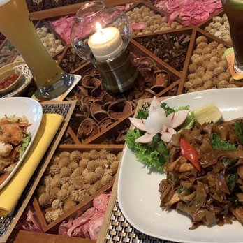 Samui Thai Cuisine - Left is noodles with chicken and right is Pad Kee Mao - Thai Near Me - Hamburg, HH Samui Thai Cuisine - Left is noodles with chicken and right is Pad Kee Mao - Thai Near Me - Hamburg, HH