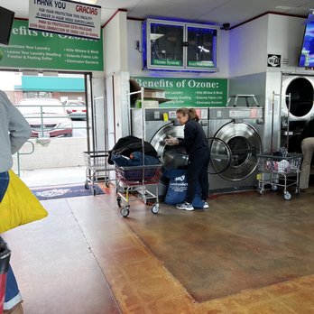 Pasadena Laundry - Staff using machine after telling me it's out of order - Laundromat Near Me - Pasadena, California Pasadena Laundry - Staff using machine after telling me it's out of order - Laundromat Near Me - Pasadena, California
