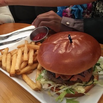 26 Beach Restaurant - Eel Burger - New American Near Me - Venice, California