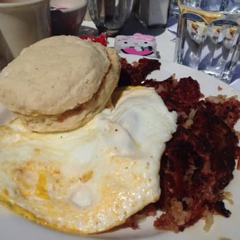 Rollerville Cafe - Corned beef hash with biscuit - American Near Me - Point Arena, California