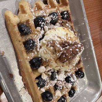 Gigi's Cafe - Lemon waffle - Cafes Near Me - Portland, Oregon