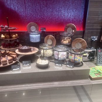 Air Canada Maple Leaf Lounge - Airport Lounges Near Me