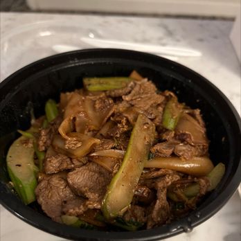 Sisters Thai  - Pad see ew beef - Thai Near Me - Alexandria, Virginia