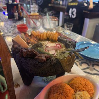 El Tapatio - Molcajete con tres carnes. Delicioso - Mexican Near Me - Sacramento, California