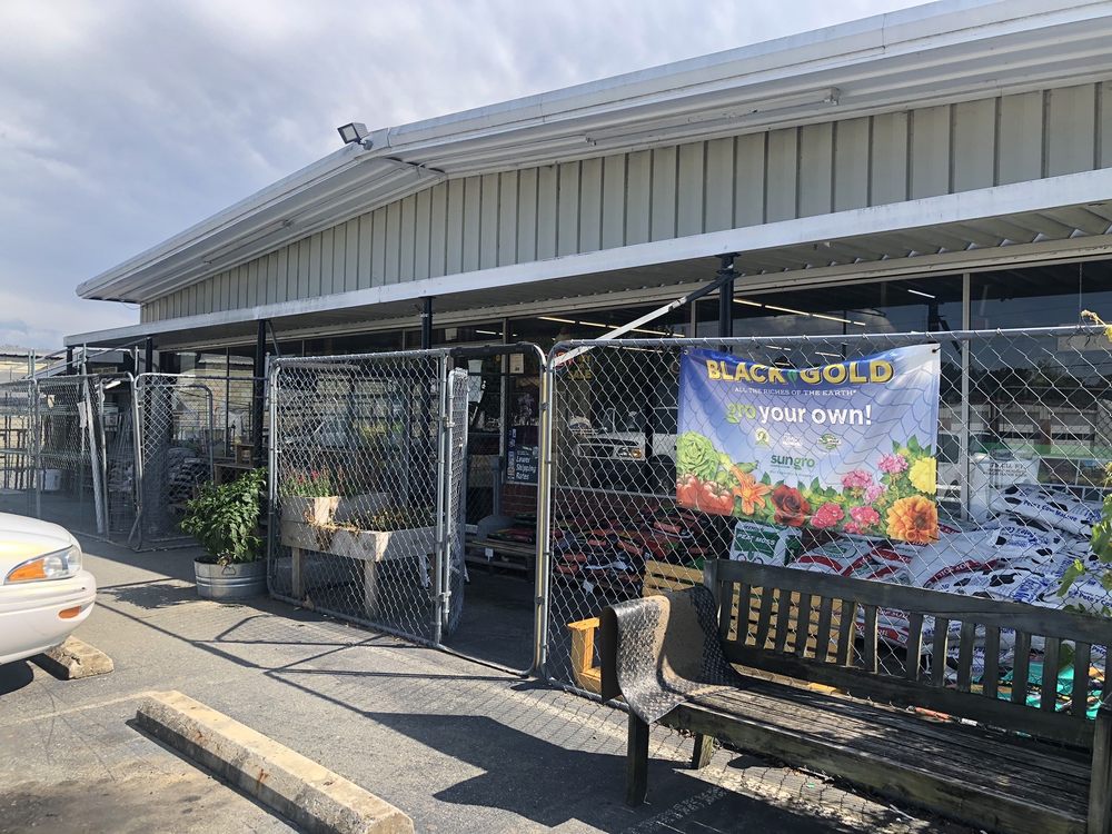 BROADWAY HARDWARE & SUPPLY Updated September 2024 305 N Main St