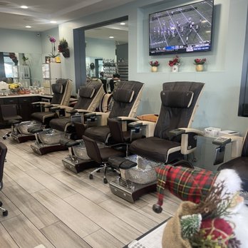 Nail Lab & Spa - Pedi chairs - Nail Salons Near Me - Costa Mesa, California