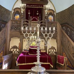Momentum Tours & Travel - Synagogue