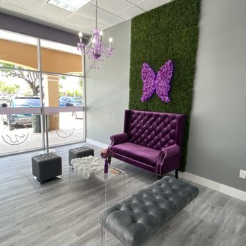 Miami Nail Bar - Their waiting area - Nail Salons Near Me - Miami, Florida Miami Nail Bar - Their waiting area - Nail Salons Near Me - Miami, Florida
