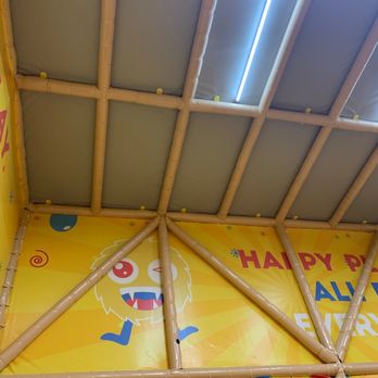 KidsTopia Playground - They should put fans throughout the place, but especially in the party rooms. There's no circulation and it's sooo hot! - Playgrounds Near Me - Bluffdale, Utah