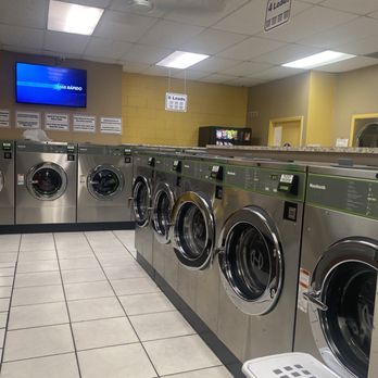 Northridge Laundry - Clean laundromat - Laundromat Near Me - Northridge, California