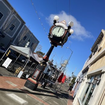 Good Day Cafe - Americana vibe for outside sitting, in saturdays you are right in the middle of the downtown Farmers market. - Breakfast & Brunch Near Me - Vallejo, California