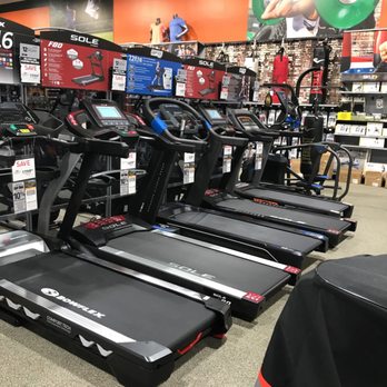 DICK'S Sporting Goods - Sporting Goods Near Me - Fairview Heights, Illinois