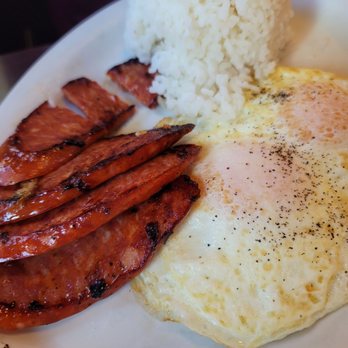 Eggs 'n Things - Sausage and egg plate - Breakfast & Brunch Near Me - Honolulu, Hawaii
