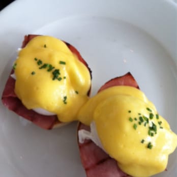 Bistrotheque - Eggs benedict - French Near Me - London, XGL