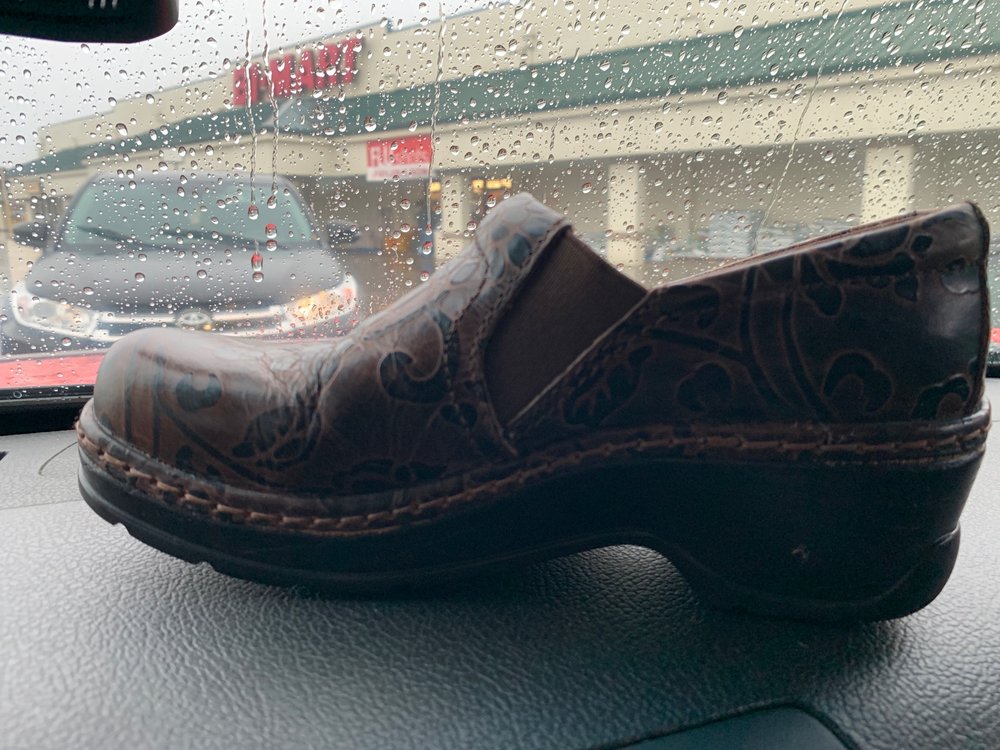 FOOTWEAR EXPRESS Updated August 2024 11 Reviews 2252 Santiam Hwy