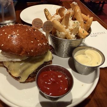 Gordon Ramsay Burger Las Vegas - Farm house Burger - Burgers Near Me - Las Vegas, Nevada Gordon Ramsay Burger Las Vegas - Farm house Burger - Burgers Near Me - Las Vegas, Nevada