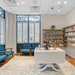 Harbour Salon and Spa - Wilmington - Salon waiting area