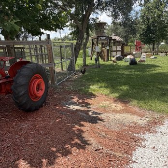 Showcase of Citrus - Outside farm area - Attraction Farms Near Me - Clermont, Florida Showcase of Citrus - Outside farm area - Attraction Farms Near Me - Clermont, Florida