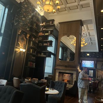 Monarch & Lion - Interior - British Near Me - Chicago, Illinois Monarch & Lion - Interior - British Near Me - Chicago, Illinois