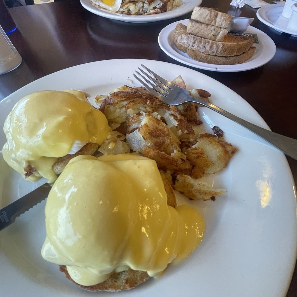 Eggs Benedict with potatoes Eggs Benedict with potatoes