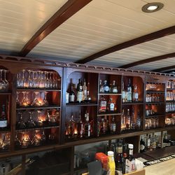 Ship's Cellar Pub - Bar