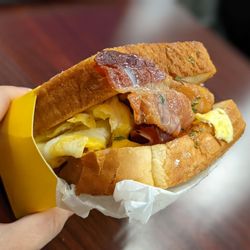 Bread Me - Egg cloud sandwich
