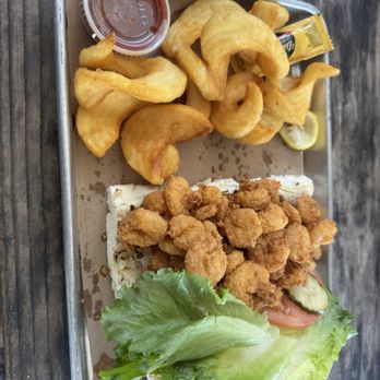 Salty Pearl Raw Bar - Shrimp po' boy - Seafood Near Me - Pensacola, Florida