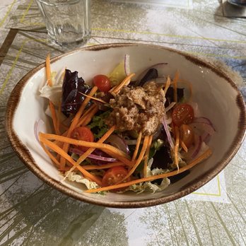 Sugarcane - Ensalada con atún. - Tapas/Small Plates Near Me - Madrid, M
