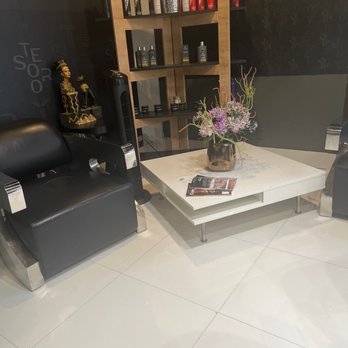 Tesoro Salon - Nice Waiting area - Barbers Near Me - Irvine, California Tesoro Salon - Nice Waiting area - Barbers Near Me - Irvine, California