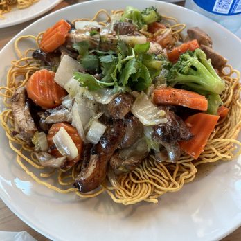 Eurasian Bistro - Crispy noodles with vegetables and chicken - Vietnamese Near Me - Pensacola, Florida