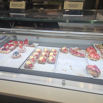 Paris Baguette - Sweet pastries - Bakeries Near Me - Sacramento, California Paris Baguette - Sweet pastries - Bakeries Near Me - Sacramento, California