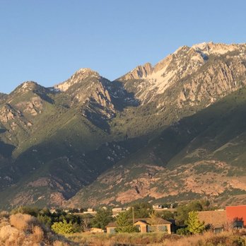 Fueled Fresh Kitchen - Dinner with a view from the outdoor area! - Salad Near Me - Draper, Utah