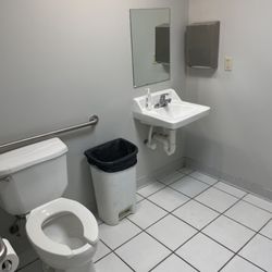 Rain or Shine Laundromat - Clean bathroom
