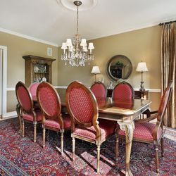 Pars Rug Gallery - #parsruggallery #carpetcleaning #antiquerugs #deepwashclean #rugsuk #handwovenrug #tabrizrug #maryamgholamhosseini #rugs #rugstore #carpet
