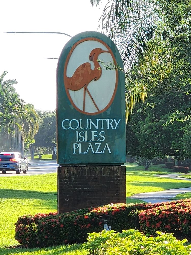 Country Isles Plaza Logo