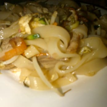 Wàng Jiao Mong Kok - Tagliatelle di riso fresche con verdure e anatra arrosto - Chinese Near Me - Milan, Michigan