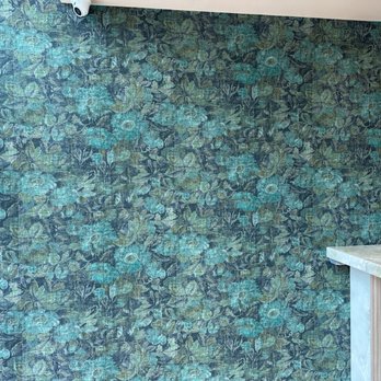 Victor Handyman - Wallpaper in a restaurant - Painters Near Me Victor Handyman - Wallpaper in a restaurant - Painters Near Me