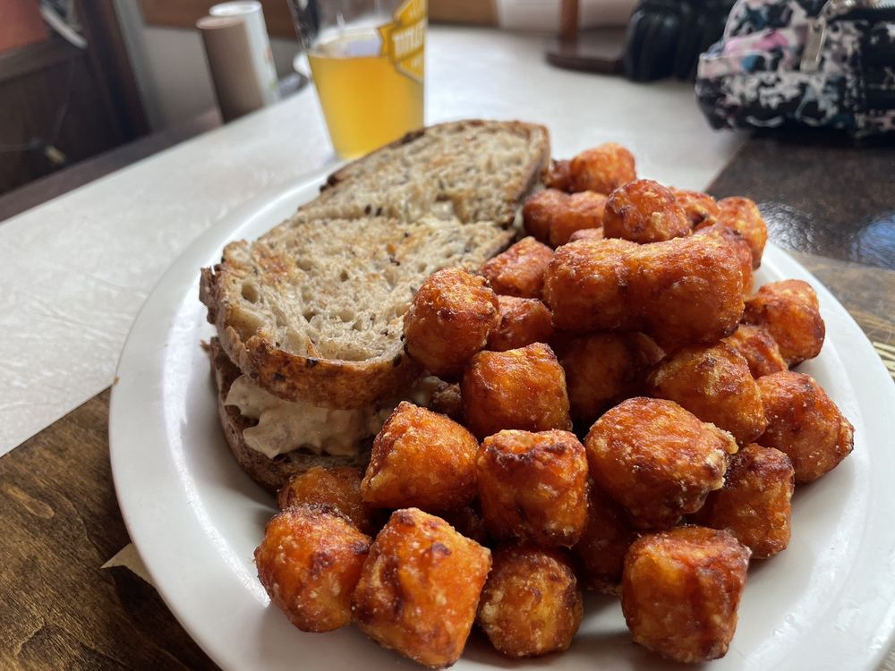 MIKE’S PORT PUB Updated October 2024 46 Photos & 71 Reviews 6269