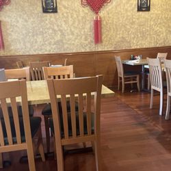 Cheng's Chinese Restaurant - Dining room.
