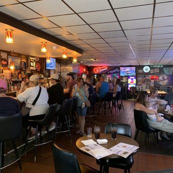 Poh's Corner Pub - Friday afternoon in a great bar! - Dive Bars Near Me - Sturgeon Bay, Wisconsin Poh's Corner Pub - Friday afternoon in a great bar! - Dive Bars Near Me - Sturgeon Bay, Wisconsin