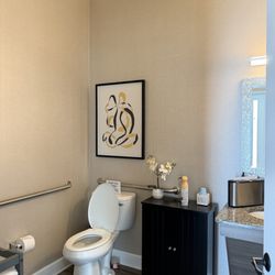 Jack A Davidson, DDS, MD, PLLC - Davidson Surgery - Bathroom
