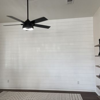 Freedom Contractors - Shiplap wall - General Contractors Near Me Freedom Contractors - Shiplap wall - General Contractors Near Me