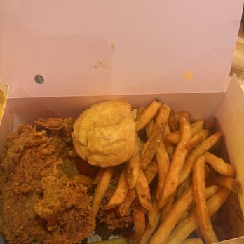 Willies Chicken Shack - Fried chicken box - Chicken Wings Near Me - New Orleans, Louisiana Willies Chicken Shack - Fried chicken box - Chicken Wings Near Me - New Orleans, Louisiana