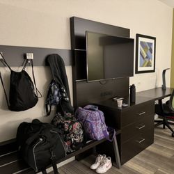 Holiday Inn Express & Suites St. Louis South - I-55 - 2023-11-21. Holiday Inn Express & Suites. St. Louis South I-55. Good sized bench with hooks.