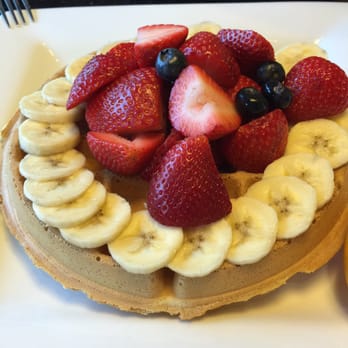 Keke's Breakfast Cafe - The Florida waffle looked great but the waffle was lukewarm and chewy - American Near Me - Ocoee, Florida