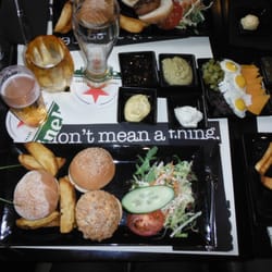 Restaurant Delasoul - Lekker eten, ongedwongen sfeer, leuke bediening. "Build your own burger" was een feest! Leuk ook voor de kids.