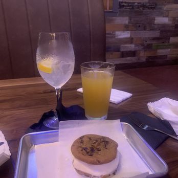 Bar W - Lemon spritzer, beer, ice cream and chocolate chip cookie - Sports Bars Near Me - Dallas, Texas Bar W - Lemon spritzer, beer, ice cream and chocolate chip cookie - Sports Bars Near Me - Dallas, Texas