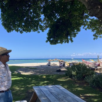 Mauna Lani  Auberge Collection - Uncle Danny sharing the  significance of a native Milo tree during a tour along the Mauna Lani coastline - Resorts Near Me - Waimea, Hawaii